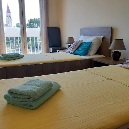 Apartman Petrovic City Center Трогир Екстериор снимка