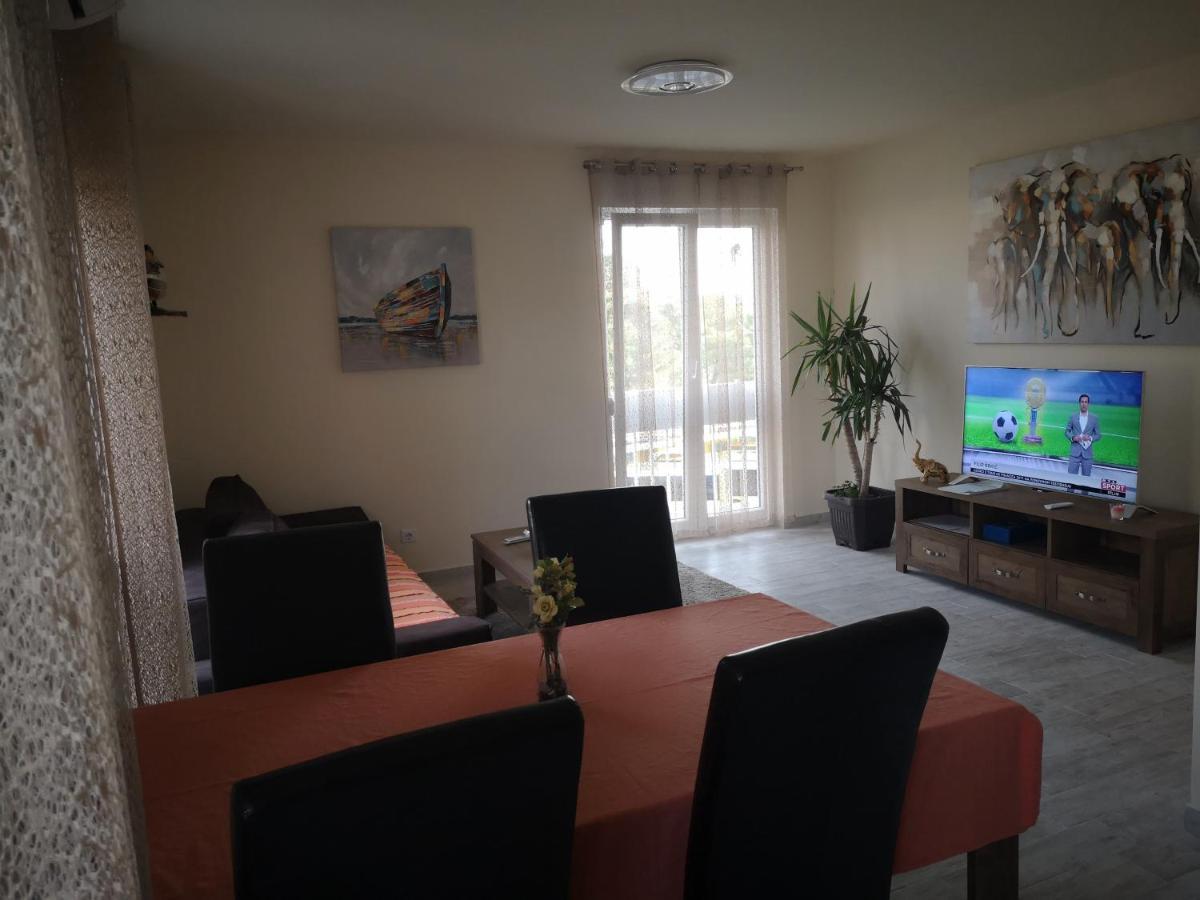 Apartman Petrovic City Center Трогир Екстериор снимка