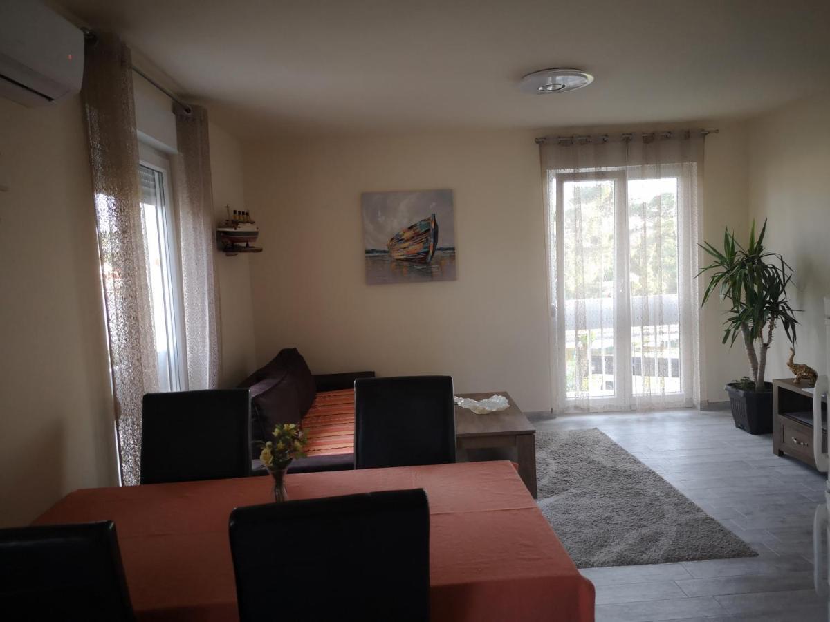 Apartman Petrovic City Center Трогир Екстериор снимка