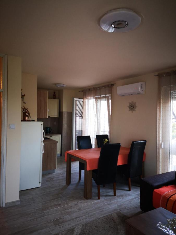 Apartman Petrovic City Center Трогир Екстериор снимка