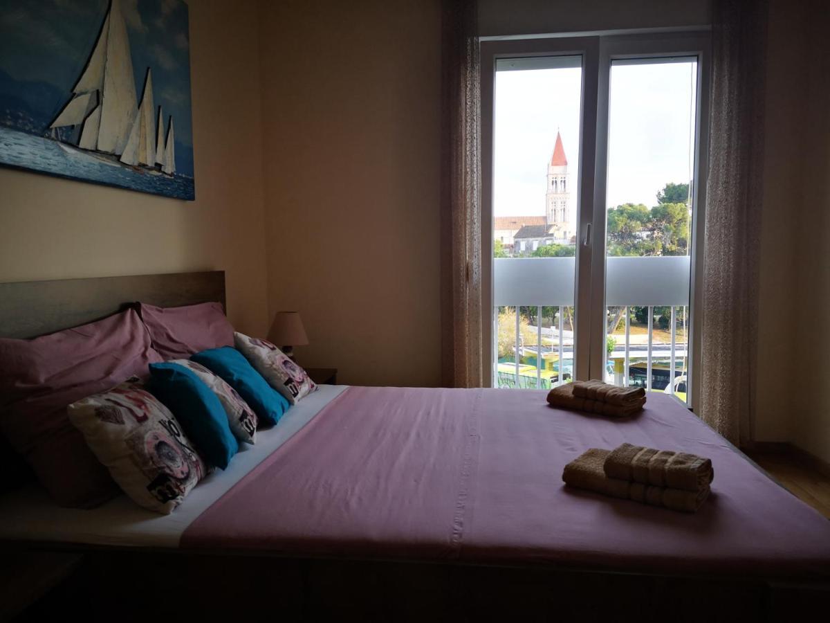 Apartman Petrovic City Center Трогир Екстериор снимка
